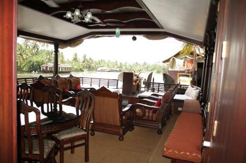 Hotel Cosy Houseboats