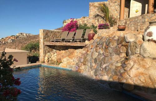 Relaxing Escape With Stunning Views, Villa California