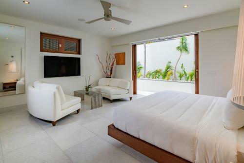 Centro Villa Sleeps 16 With Pool And Air Con