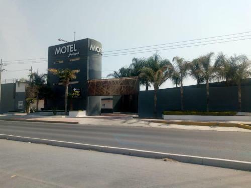 Hotel Motel Pedregal Suites