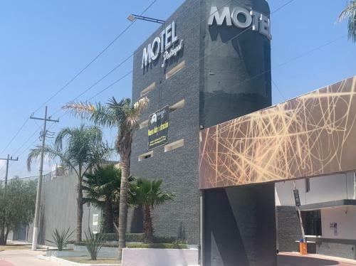 Hotel Motel Pedregal Suites