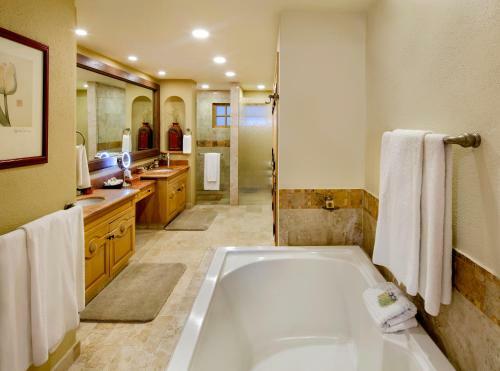 Vle-3407-ocean Front Resort- Walking Distance To Town! Swimmable Beach!