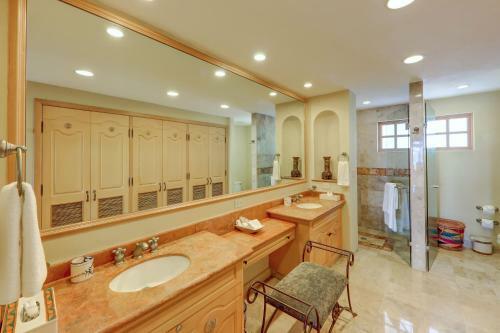 Vle-3604-ocean Front Resort- Walking Distance To Town! Swimmable Beach!