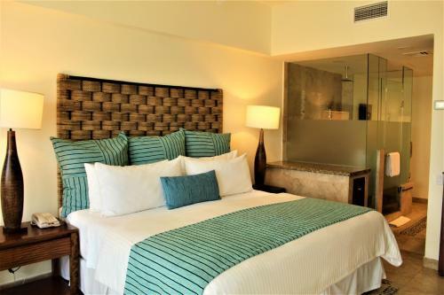 Hostal 2 Bedroom Executive Suite. In The Heart Of Cabo!