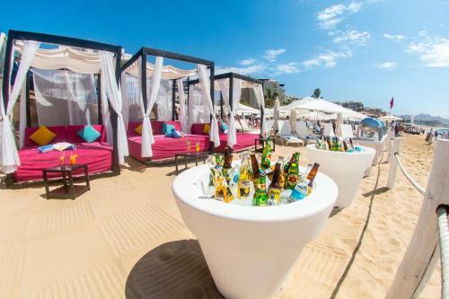 Hostal 2 Bedroom Executive Suite. In The Heart Of Cabo!