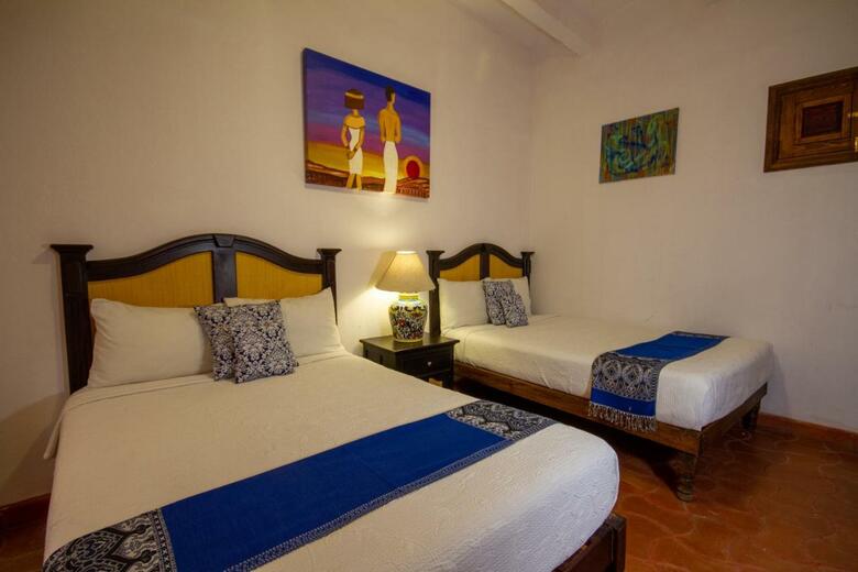 Hotel & Hostal Del Sol