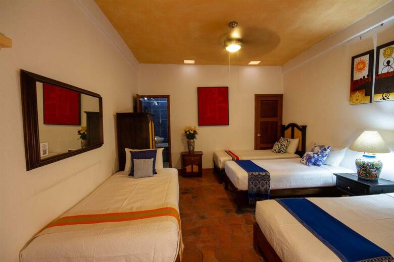 Hotel & Hostal Del Sol