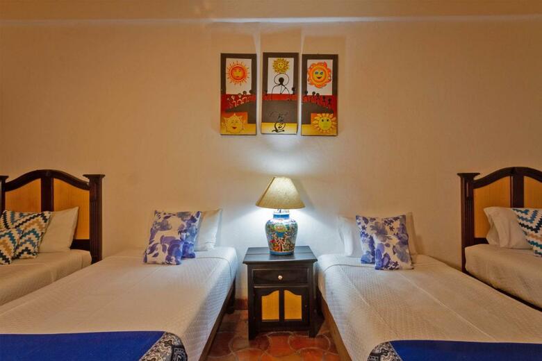 Hotel & Hostal Del Sol