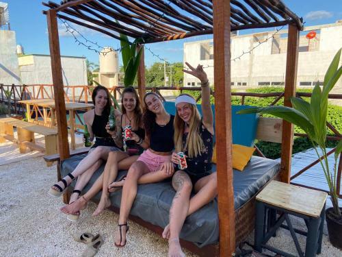 Straw Hat Hostel & Rooftop Bar