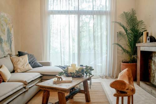 Exclusive Apartment, Unique Design, Shared Pool And Wifi