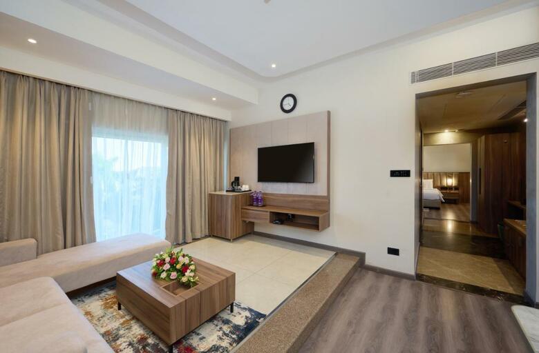 Flora Airport Hotel