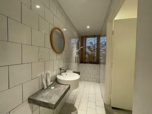 Bed & Breakfast 1502a By Mushroom Projects