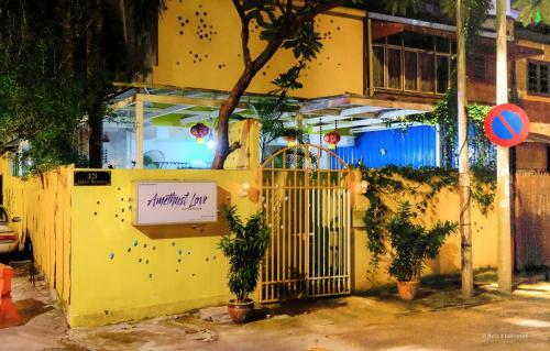 Hostal Amethyst Love Guesthouse
