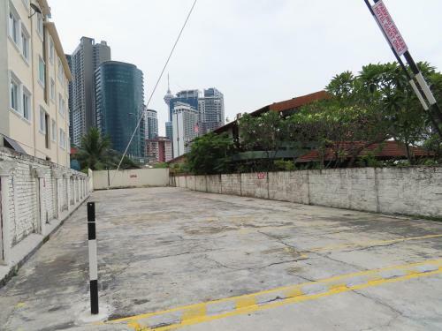 Akar Hotel Kampung Baru