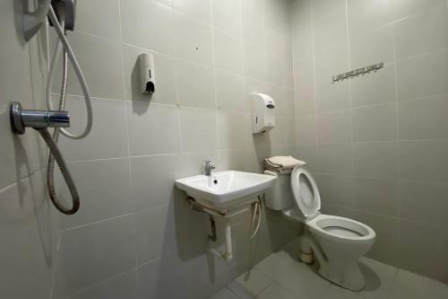 Oyo 89760 Harmoni Inn Hotel