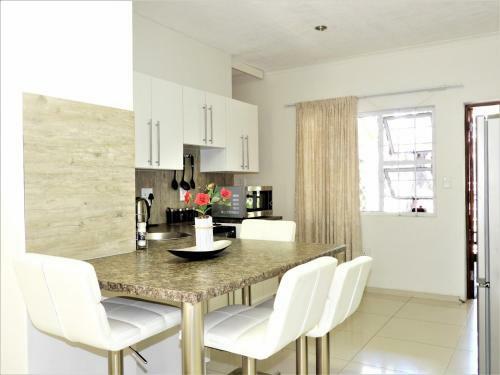 Hostal Footprints Self-catering Accommodation, B&B Swakopmund