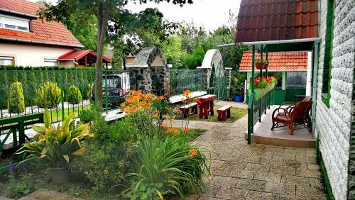 Hostal Gy�ngyvir�g H�z