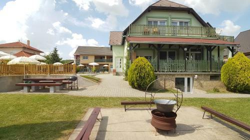Kriszti�n Apartmanh�z
