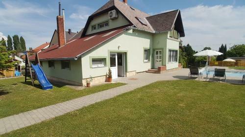 Kriszti�n Apartmanh�z