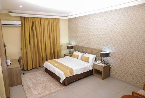 Hostal Room In Lodge - Heritage Continental Hotel