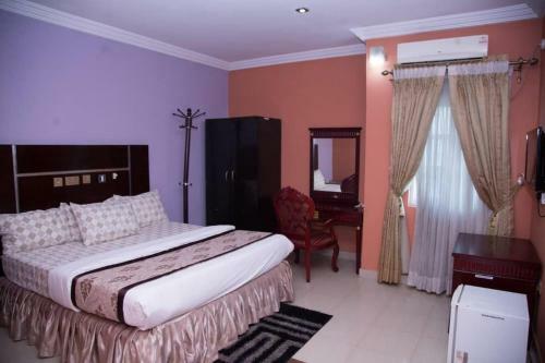 Hostal Room In Lodge - Don-ritz Hotels-apartment Suite