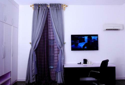 Hostal Room In Lodge - Poshlux Executive Hotel
