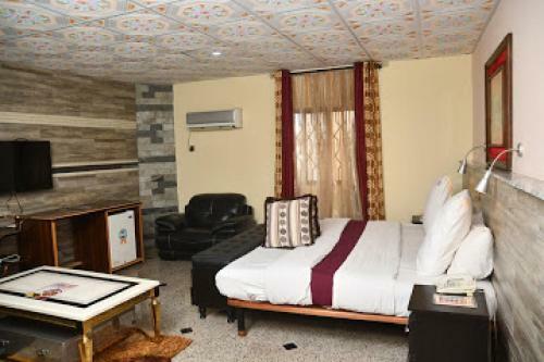 Hostal Room In Lodge - Choice Gate Hotel Suites
