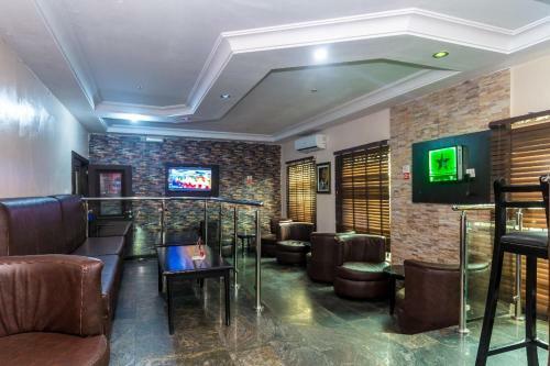 Royal Terrace Hotel & Towers