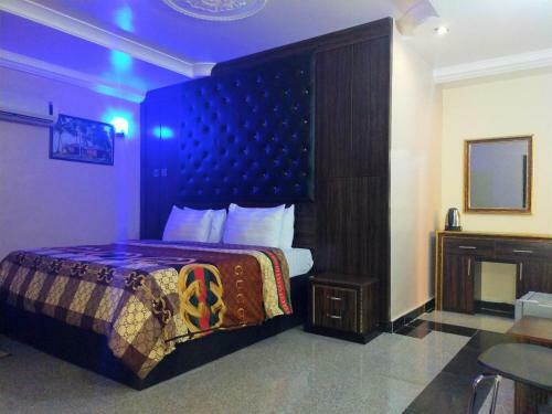 Hotel Pameec Luxury Suites Utako