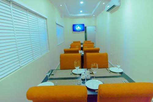 Cribville Hotel & Suites