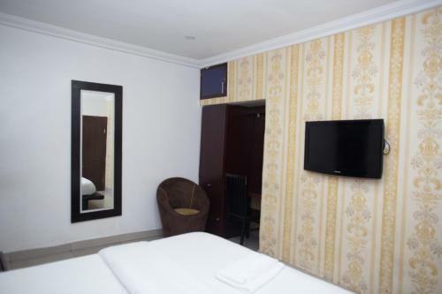 Hotel Connecting Lagos Suites
