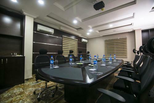 Joygate Hotel & Suites