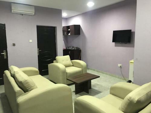 Hostal Room In Lodge - Royal Continental Suites