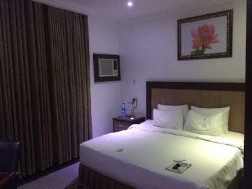 Hostal Room In Bb - Immaculate Royal International Hotel
