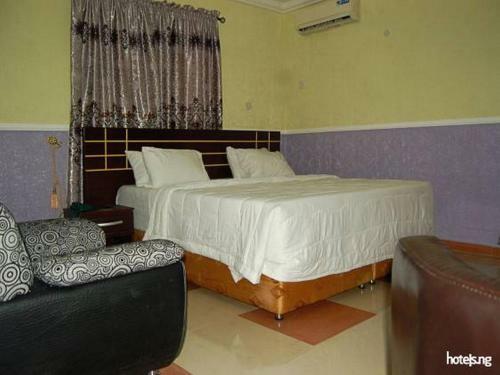 Hostal Room In Lodge - Edinan Hotel Suites