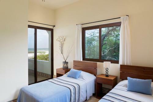 Fort Walker (beachfront House+studio)
