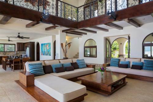 Fort Walker (beachfront House+studio)