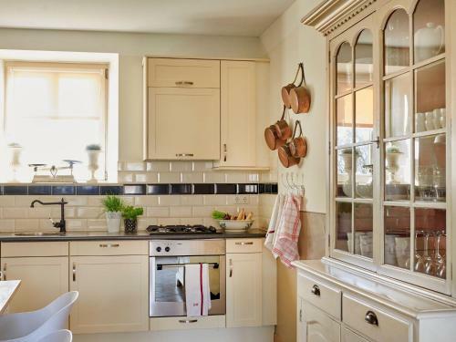 Charming Holiday Home In Baarlo With Terrace