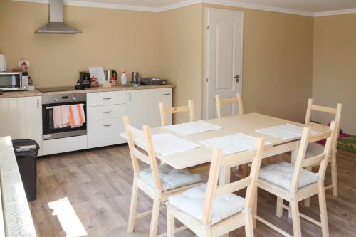 Hostal R�zsakert Apartmanh�z