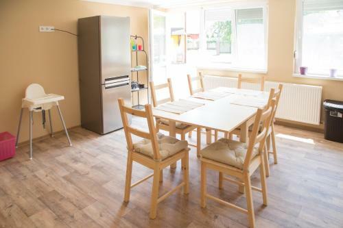 Hostal R�zsakert Apartmanh�z