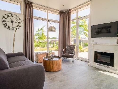 Holiday Home Resort de Kraaijenbergse Plassen-5