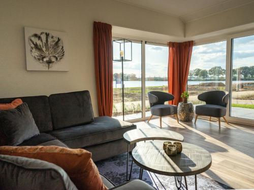 Holiday Home Resort de Kraaijenbergse Plassen-9