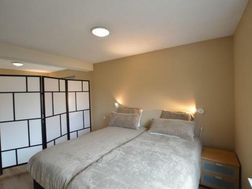 Luxury Holiday Home With Hot Tub In Heythuysen