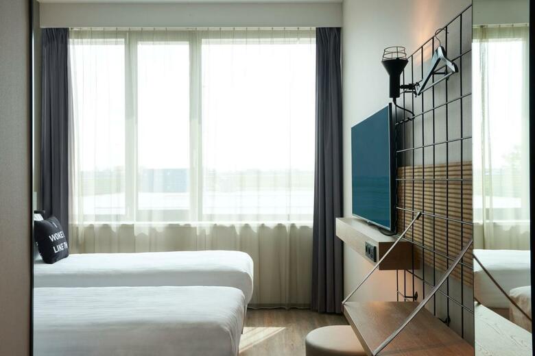 Hotel Moxy Amsterdam Schiphol Airport