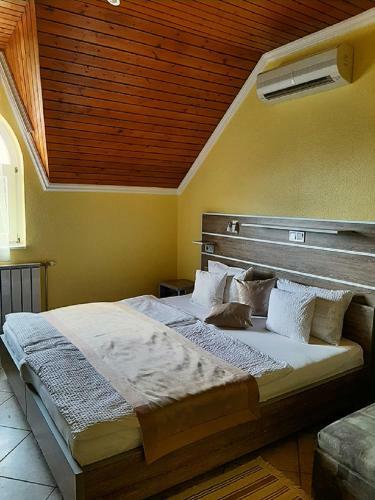M�rv�ny Hotel
