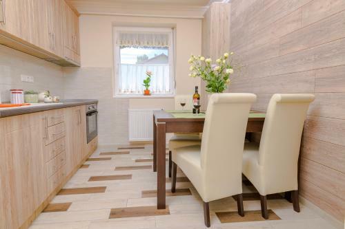 Ill�s Apartman