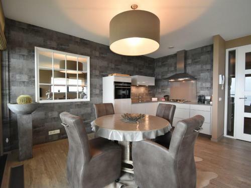 Spacious Waterfront Apartment
