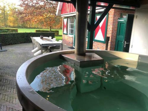 de Lindenburg With Hot Tub & Sauna