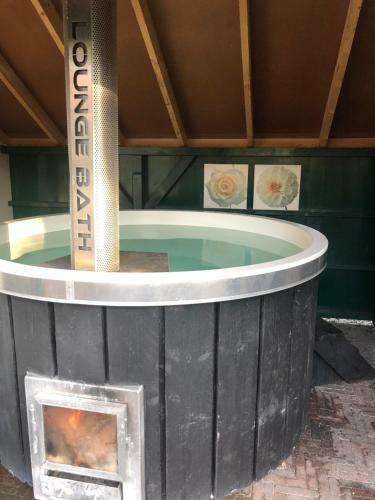 de Lindenburg With Hot Tub & Sauna
