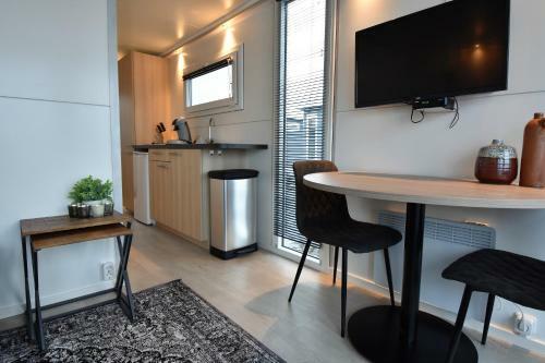 Cozy Floating Boatlodge "het Vrijthof"